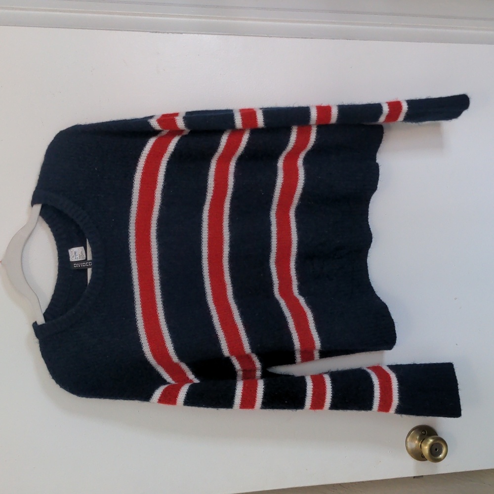 H&M cozy red white and blue knit sweater